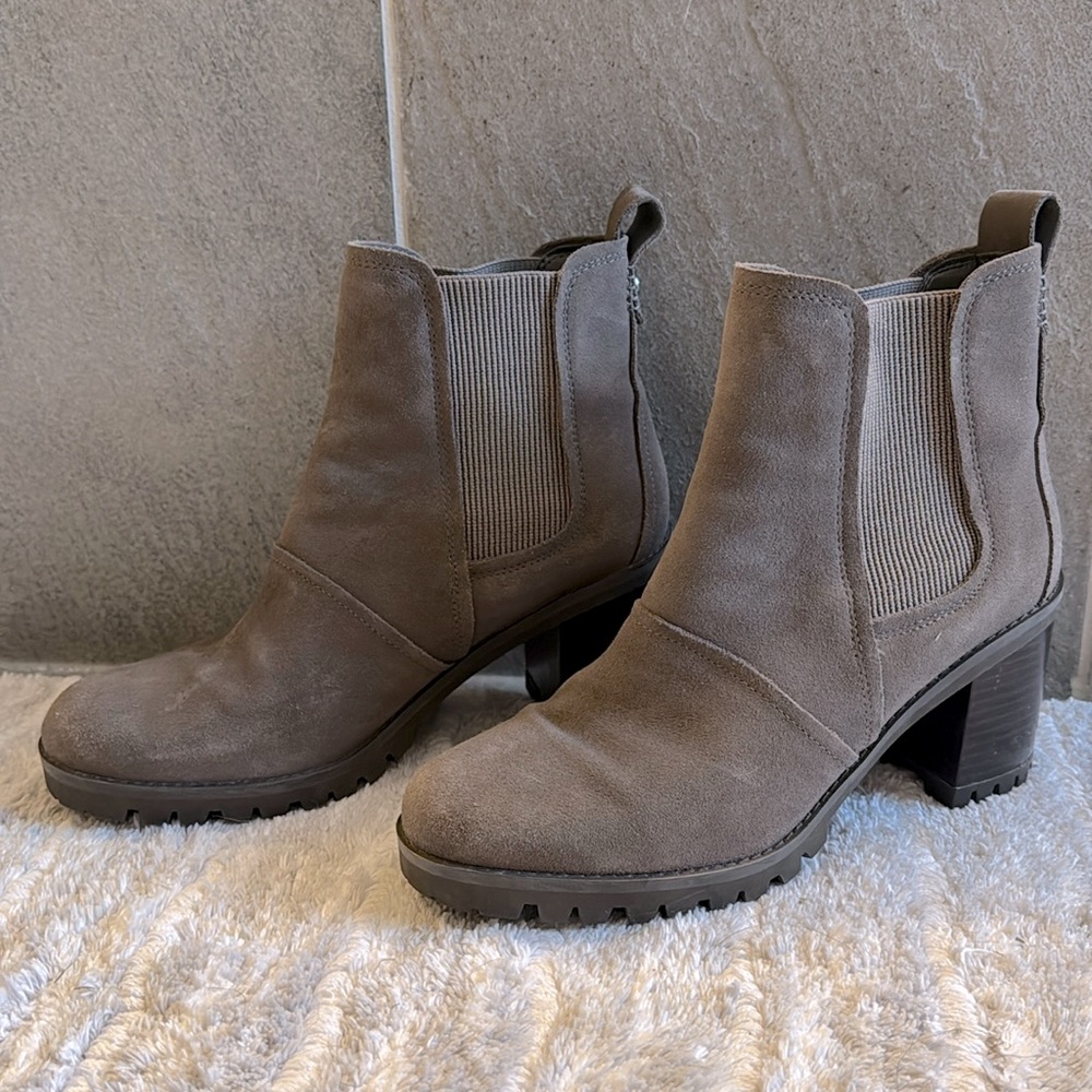 UGG Hazel Suede Grey Heeled Booties Women’s Size 9 EUR 40